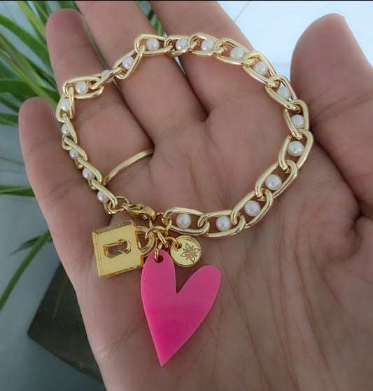 Militar corazón y candado